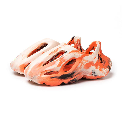 Breathable platform clogs for casual indoor and outdoor wear.